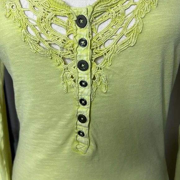WE THE FREE PEOPLE Lou Legacy Henley Top‎ M Crochet Lace Highlighter Yellow Y2K - Picture 7 of 17